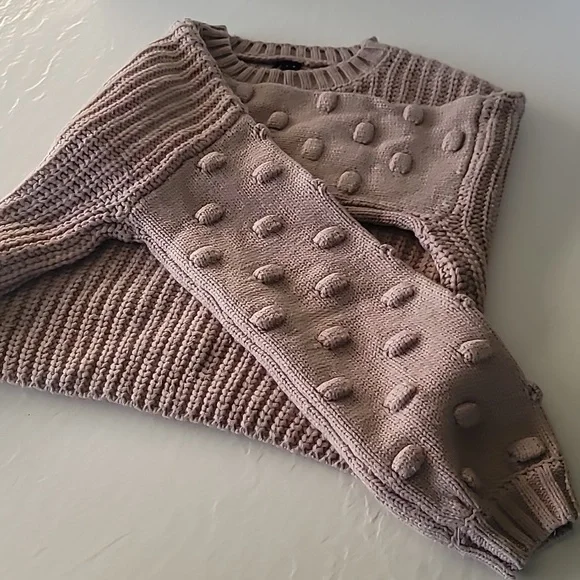 Moon & Madison Women's Sweater Sz Small Blush Tan Soft Cropped Bubble Dot Sleeve - Picture 4 of 8